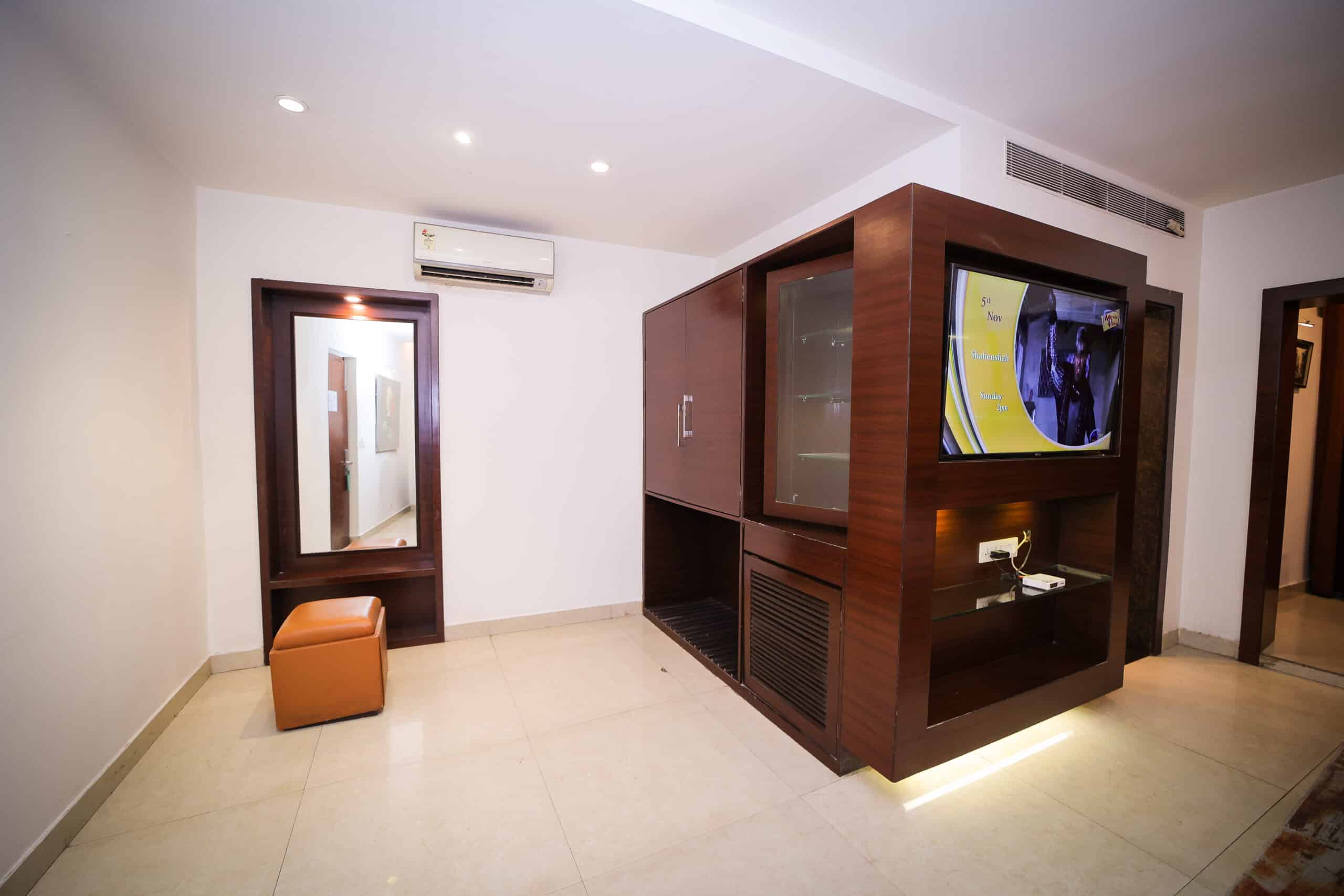 Superior Room at the Samilton with Dressing & Storage